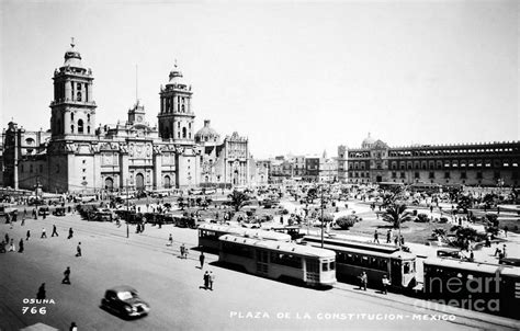 MEXICO CITY: ZOCALO, c1930 by Granger