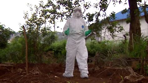 Ebola Crisis How Journalists Protect Themselves While Reporting Bbc News