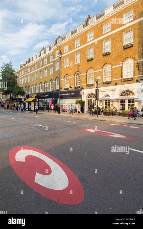 sherlock holmes hotel baker street Stock Photo - Alamy