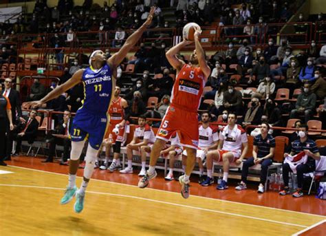 Basket A Johnson Primo Americano Dell Unieuro