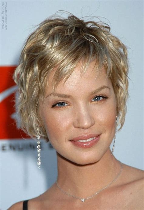 Short Hairstyle For Wavy Thin Hair Wavy Haircut