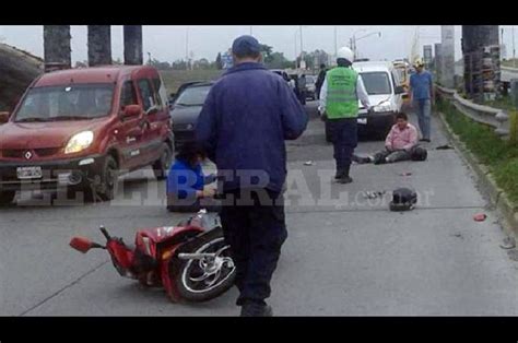 Una Pareja En Una Moto Se Salva De Milagro Tras Ser Embestida El