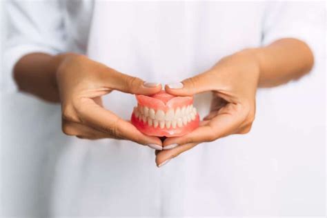 Pros and Cons of Complete Dentures | The Dental Lounge