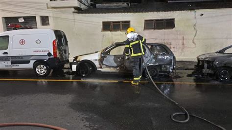 Fotos Viaturas Da Pol Cia Penal S O Incendiadas Ao Lado Do Pres Dio