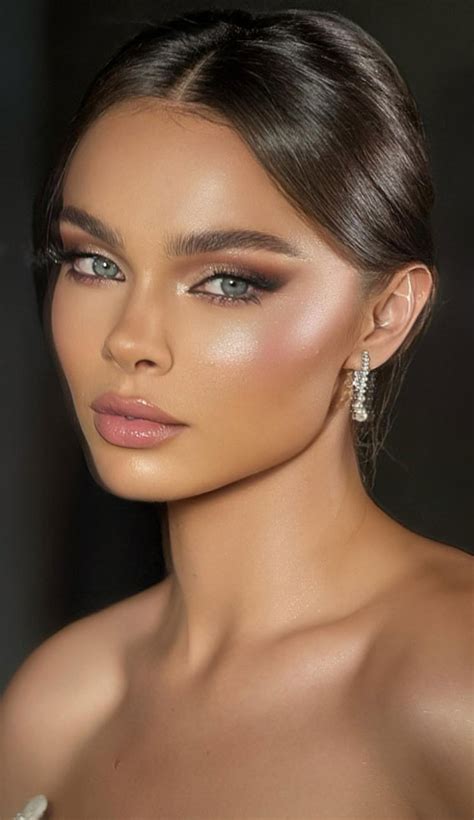 Dazzling Makeup Looks For Every Occasion Soft Glitter Glam