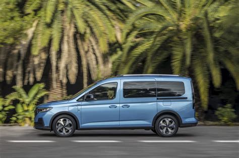 La Ford Tourneo Connect ahora también híbrida enchufable