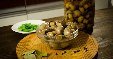 Маринованные грибы по-быстрому - Smak.ua