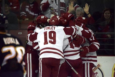 Badgers Mens Hockey Sweeps Augustana In Mixed Special Teams Performances The Daily Cardinal