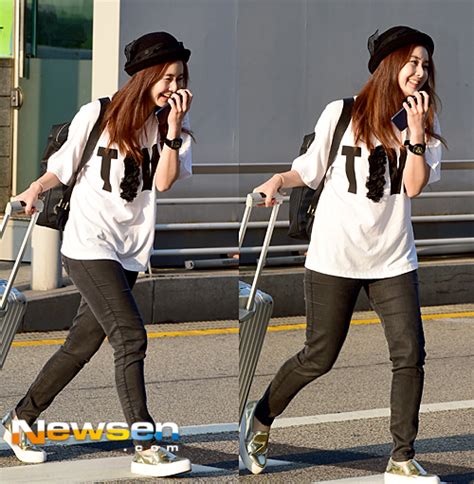 포토엔 최정윤 출국 ‘조금 후덕해진 듯한 청담동 며느리공항패션 손에 잡히는 뉴스 눈에 보이는 뉴스 뉴스엔