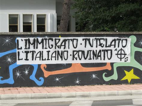 In Via Ugo Lisi Appare Uno Striscione Anti Immigrati