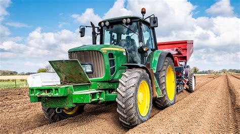 John Deere Gives Right To Repair Tractors Back to US Farmers—For Now