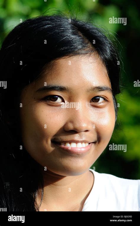 Balinese Girl Portrait Hi Res Stock Photography And Images Alamy