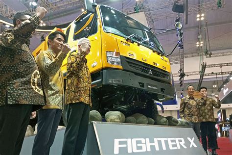 Mitsubishi Luncurkan FUSO Canter Edisi Spesial Di GIIAS 2023