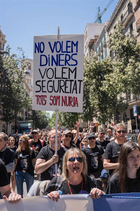 Trabajadores De Prisiones Se Manifiestan En Barcelona Para Tener Mayor