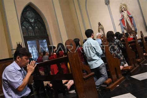 MISA NATAL DI KATEDRAL JAKARTA ANTARA Foto