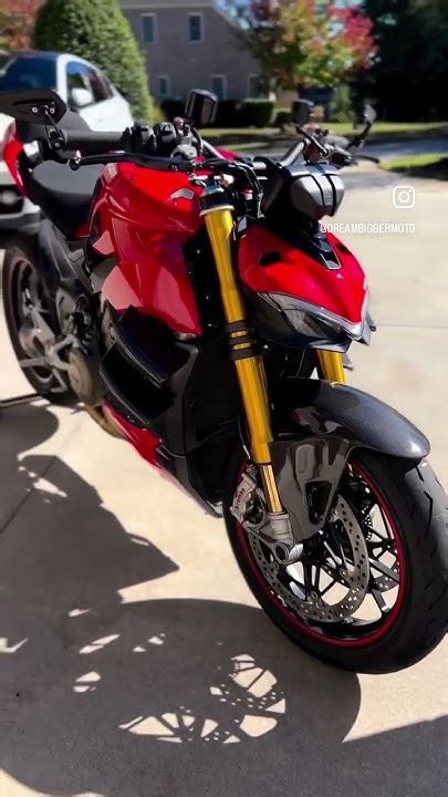 Ducati V2 vs Ducati V4 #panigalev2 #motorcycle - YouTube