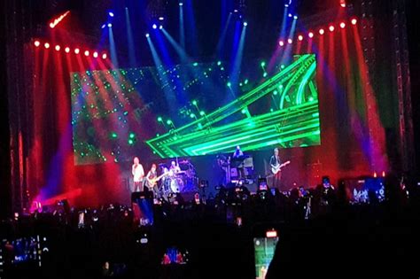 Viral Rhoma Irama Disetop Bawakan Smoke On The Water Di Konser Deep