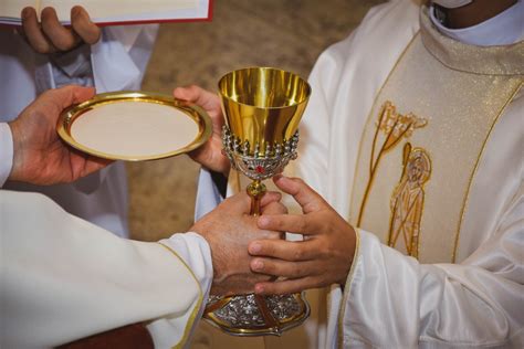 7 motivos para rezar pela santificação dos sacerdotes Pároquia Mãe da