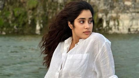 Janhvi Kapoor Hot Pics Janhvi Kapoor Hot Pics In White