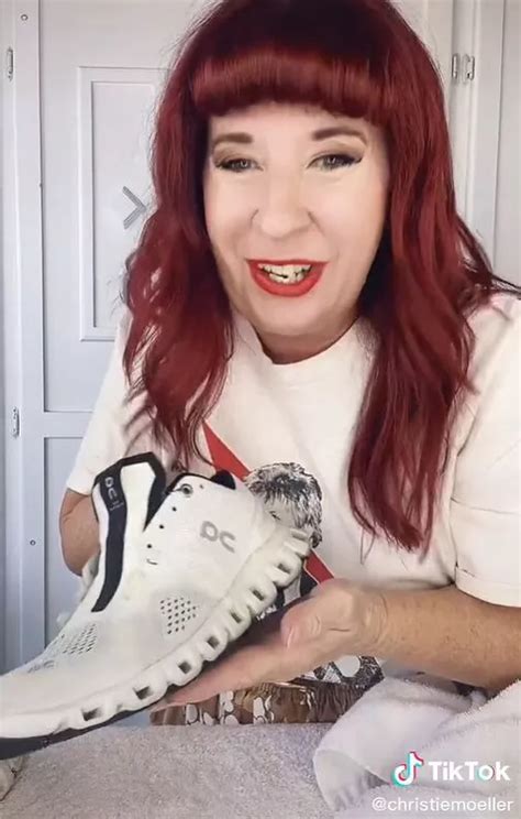 How To Clean White Sneakers All White Sneakers Sneakers N Stuff Diy