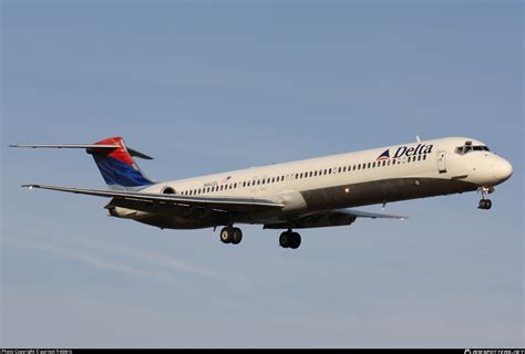 N943DL Delta Air Lines McDonnell Douglas MD 88 Photo By Parisot