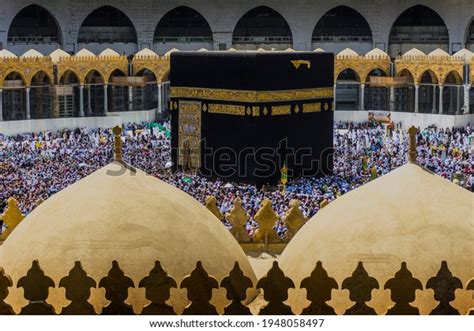 Muslims Performing Thawaf Around Kaaba Masjid Foto De Stock 1948058497