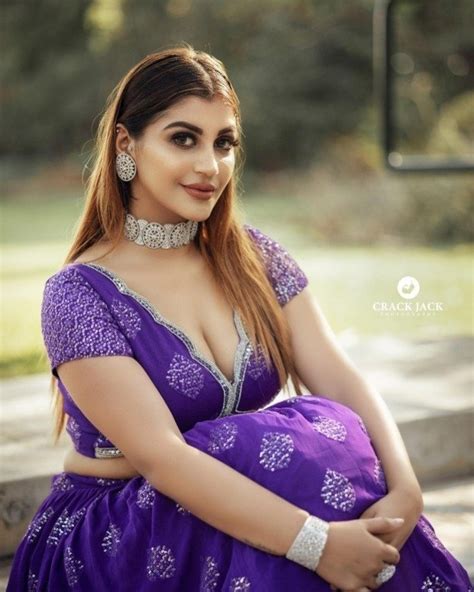 Yashika Aannand Aka Yashika Photos Stills Images