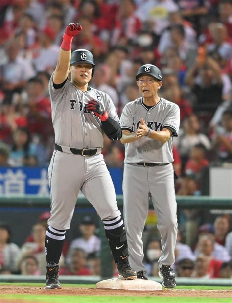 お祭り騒ぎの巨人 九回に一挙9得点 8打者連続出塁の猛攻 栗林から逆転に成功野球デイリースポーツ Online