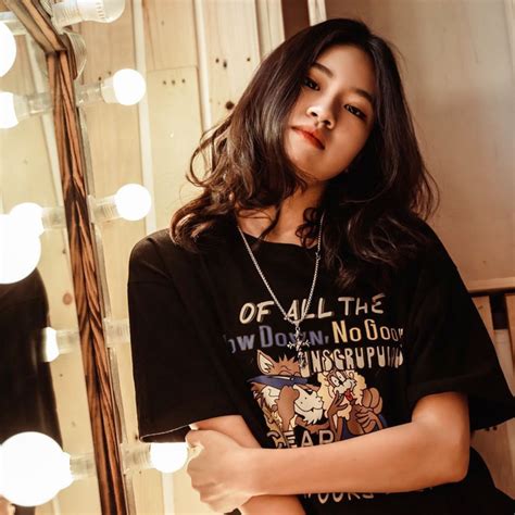 Pháo lần đầu khoe dáng với bikini body tuổi 18 siêu hot đánh bật cái lạnh mùa đông