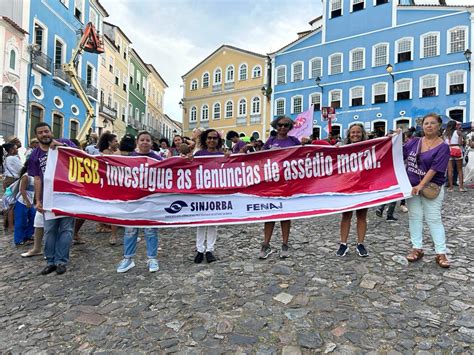 Comissão de Mulheres do Sinjorba participa de Marcha 8M e fortalece