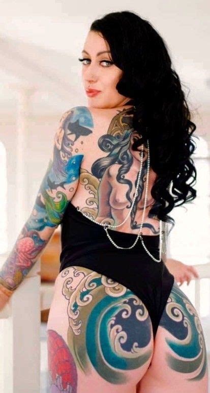 Pin By Krzysztof On Tatuaże Curvy Fashion Tattoed Women Fashion