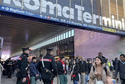 Controlli Alla Stazione Termini A Roma 8 Arresti E 9 Denunce Tiscali