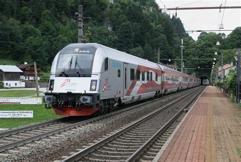 Der neue Railjet der ÖBB 175 Jahre Bahn für Österreich passiert am