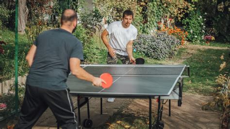 Seis mesas de ping pong plegables y de distintos tamaños Estilo de