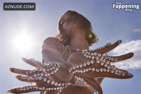 Hailey Baldwin Sexy Photoshoot Flaunting Her Hot Legs And Tits In Vogue Australia March