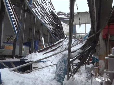 积雪太厚压塌顶棚频出险，清扫是个难题？