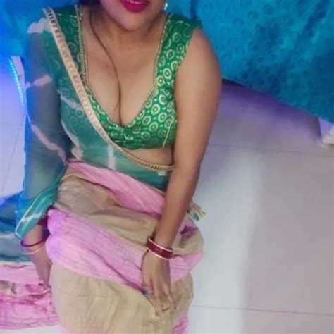 Sexy Girl Takes Off Her Bra And Presses Her Boobs In Saree Erotica Porn Feat HotGirl XHamster