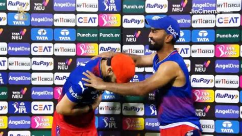 Virat Kohli Bowed Down To Dinesh Karthik Rcb Vs Gt Match