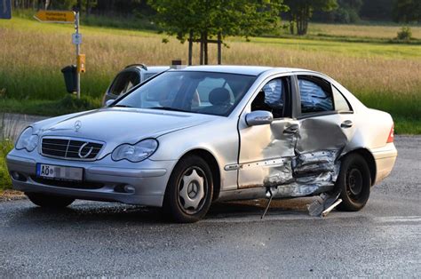 Unterneukirchen B Bei Neu Tting Komplett Wegen Unfall Gesperrt Bilder