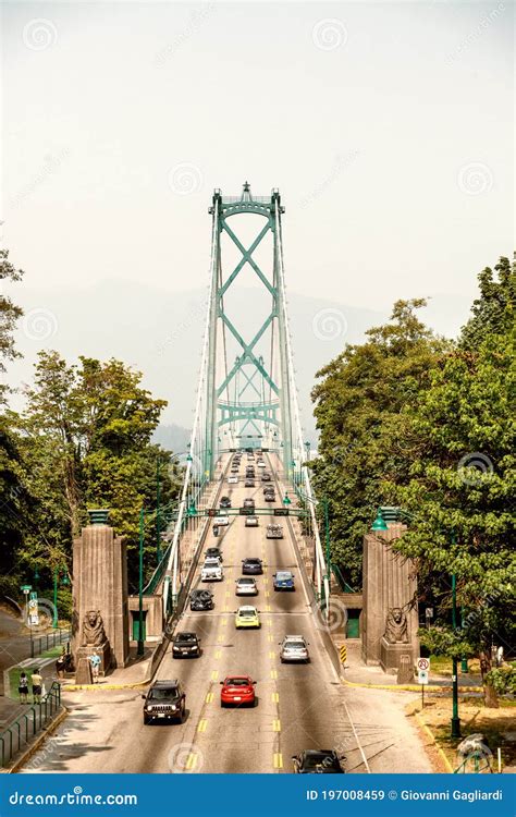 Vancouver Canada August 10 2017 Lions Gate Bridge Traffic In