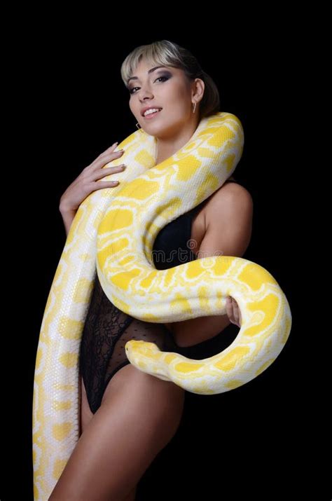 5 087 Beautiful Woman Snake Stock Photos Free Royalty Free Stock