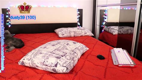 Kimmie Shakes Her Ass On Cam