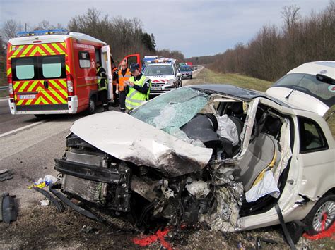 Haute Saône au volant de sa Fiat 500 elle percute un poids lourd