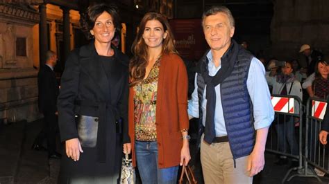 Críticas Y Elogios Al Look De Juliana Awada En Italia Infobae