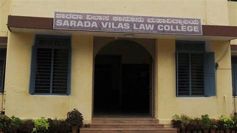 Fee Structure Sarada Vilas Law Students Stage Protest Star Of Mysore