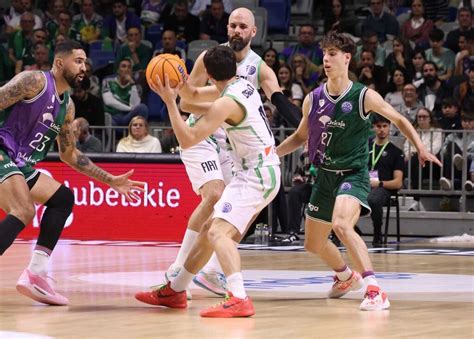 Guille Del Pino Debuta Con El Unicaja En Partido Oficial