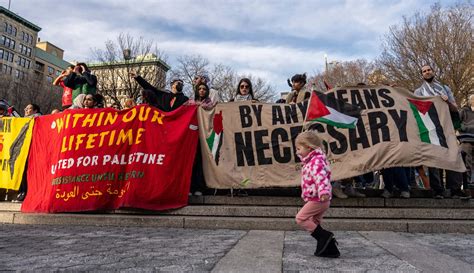 Aktivis Perempuan Pro Palestina Desak Penghentian Perang Di Gaza Foto