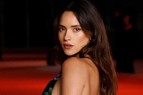 Ella Es Adria Arjona La Nueva Novia De Jason Momoa