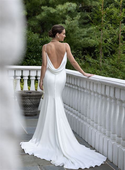 Trumpet Mermaid Scoop Neck Sleeveless Court Train Satin Wedding Dresses