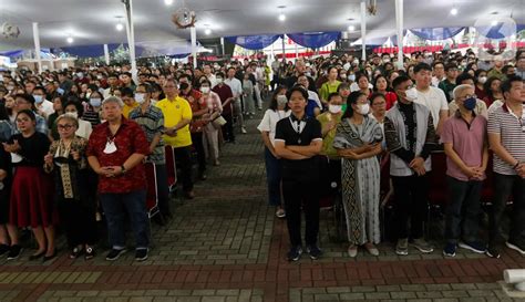 Ribuan Jemaat Ikuti Misa Malam Natal Di Gereja Katedral Jakarta Foto